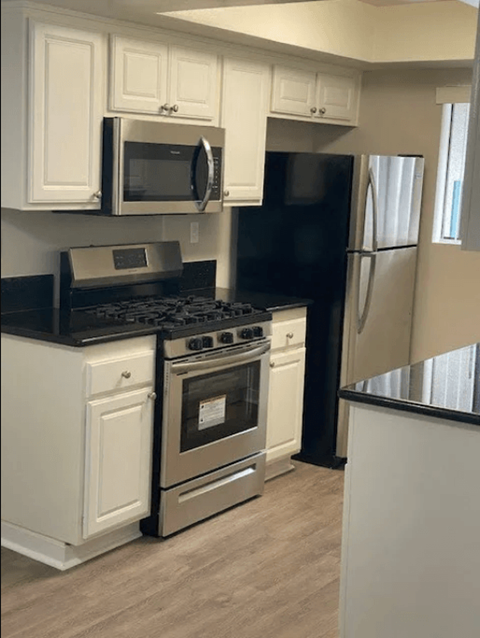 Floor plan for 2 beds, 2 baths, 650 sqft