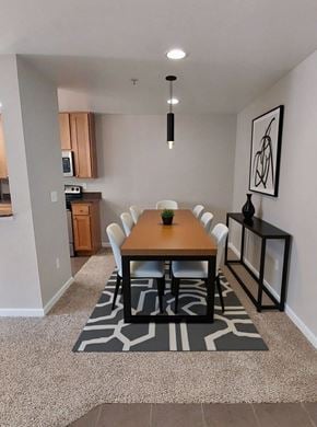 Redmond apartment for rent - A dining room with a wooden table and chairs.