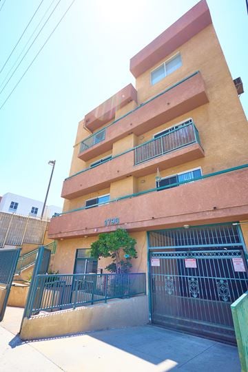 Los Angeles apartment for rent - A building with the number 2198 on it.