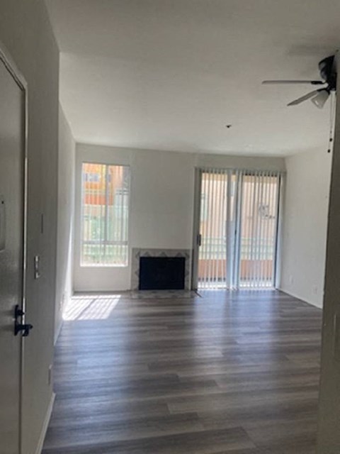 Floor plan for 2 beds, 2 baths, 950 sqft