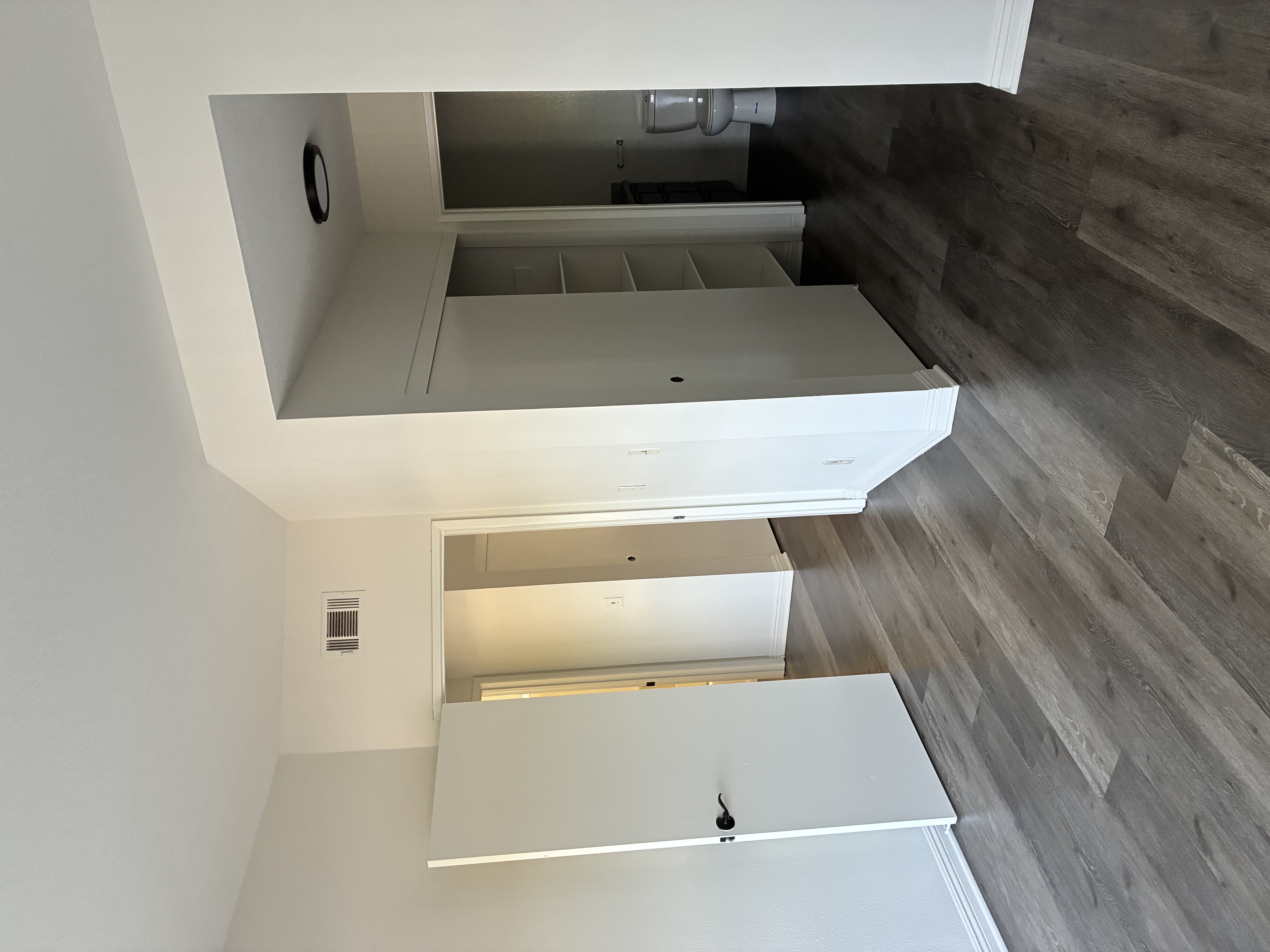 Floor plan for 2 beds, 2 baths, 1090 sqft