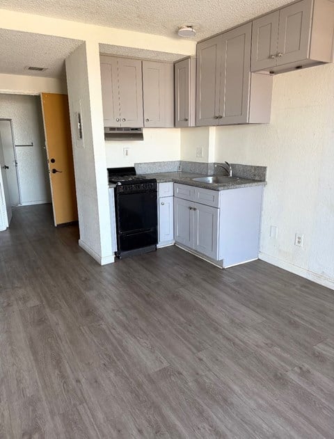 Floor plan for studio, 1 bath, 300 sqft