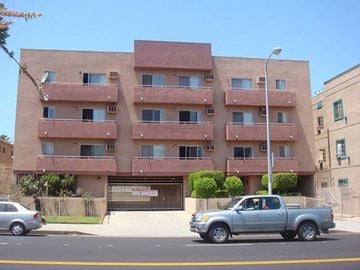 Los Angeles apartment for rent - a truck parked in front of an apartment building