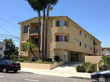 San Pedro apartment for rent - an apartment building with cars parked in front of it