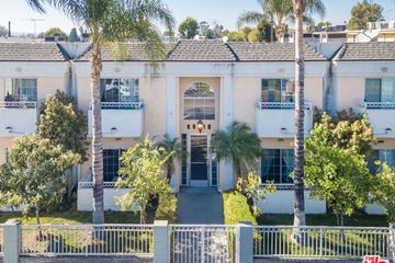 North Hollywood apartment for rent - a white house with palm trees in front of it