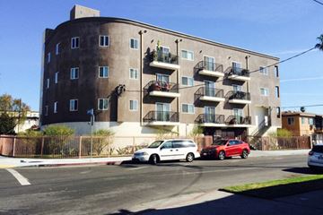 North Hollywood apartment for rent - an apartment building with cars parked in front of it