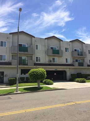 Los Angeles apartment for rent - an apartment building on the corner of a street