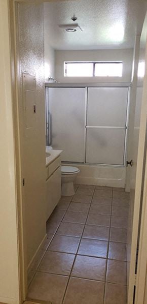 Venice apartment for rent - a bathroom with a toilet and a sink and a shower