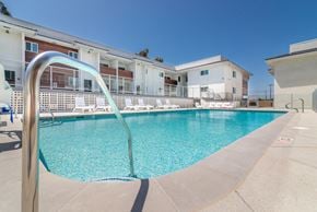 Long Beach townhouse for rent - Pool View at Bixby Hill Apartments, California