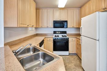 Fully appointed kitchen, with energy efficient appliances