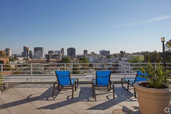 Rooftop sundeck