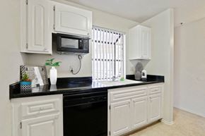 Long Beach apartment for rent - Kitchen at Bixby Knolls, Long Beach, CA, 90807