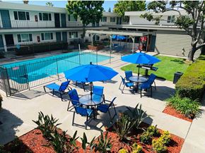 Long Beach apartment for rent - Outdoor Seating at Clair Del and Clair Del Gardens, California