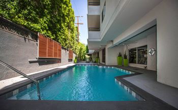 Invigorating swimming pool
