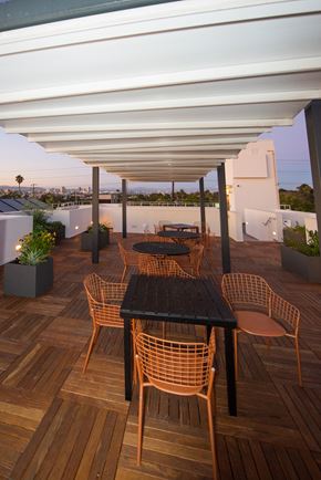 Santa Monica apartment for rent - Rooftop Deck with Chairs and Awning