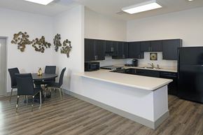 Columbus apartment for rent - Dining And Kitchen at Gladstone Apartments, Indiana, 47201