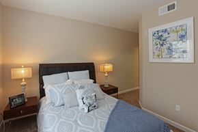 Chino apartment for rent - A bedroom with a large bed and two lamps on side tables.