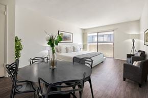 Los Angeles apartment for rent - A modern dining room with a round table and chairs.