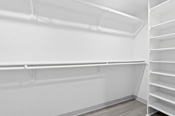 Walk-in closet*