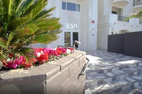 Los Angeles apartment for rent - A building with the number 850 on it.