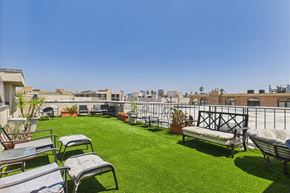Los Angeles apartment for rent - A patio with lawn chairs and a table.
