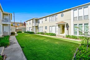 Long Beach apartment for rent - Building Courtyard