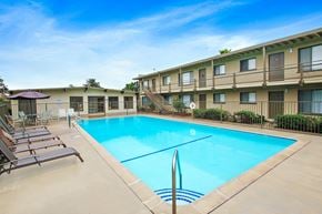 Downey apartment for rent - Second swimming pool