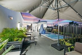 North Hollywood apartment for rent - Gorgeous rooftop pool/spa with lounge area