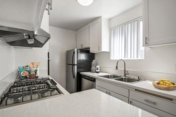 Quartz countertops & backsplashes