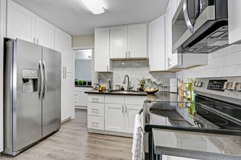 Quartz countertops & backsplashes