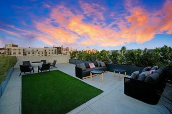 Rooftop deck w/ bbq, fire pits, and 360° views