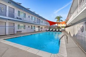 North Hollywood apartment for rent - Sparkling pool, Move in special, Electricity and gas included