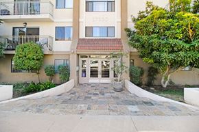Northridge apartment for rent - the front entrance to the building of the encinitas condominiums