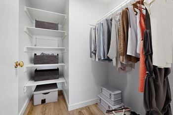 Walk-in closet*