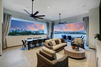 Penthouse floor california room