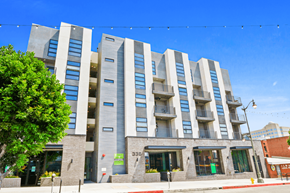 San Pedro apartment for rent - a large building with a tree in front of it