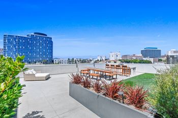 Rooftop deck w/ bbq, fire pits, and 360° views