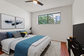 Beverly Hills apartment for rent - a bedroom with a bed and a window