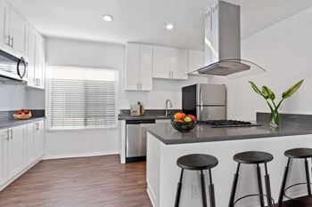 Quartz countertops & backsplashes