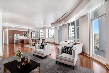 Grand 9-foot ceilings