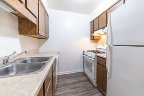 Indianapolis apartment for rent - Fully-Equipped Kitchen in a 2 bedroom apartment at Woodlake Apartments