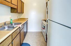 Valparaiso apartment for rent - Williamsburg on the Lake Valparaiso's fully equipped kitchen features a gas stove, dishwasher, refrigerator, and cabinets