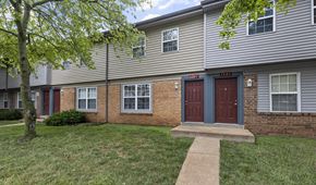 Florissant apartment for rent - Exterior townhome building at Stonebridge Townhomes