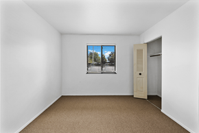 Lebanon apartment for rent - Bedroom with a closet in a 1-bedroom, 1-bathroom apartment at Lebanon Manor Apartments.