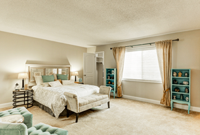 Indianapolis apartment for rent - Bedroom in a Signature series 2-bed, 2-bath apartment at Somerset Lakes, featuring a spacious layout and natural light.