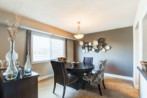 Indianapolis apartment for rent - Dining room in a signature series 2-bedroom, 2-bath apartment at Somerset Lakes.