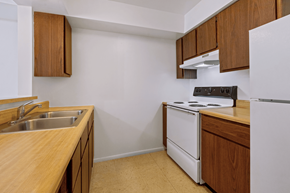 Franklin apartment for rent - Kitchen with appliances and cabinets in a 1-bedroom, 1-bath senior apartment at Northwood Apartments in Franklin.
