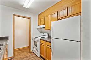 Chesapeake apartment for rent - Kitchen in a 2-bedroom apartment at Governors Pointe Apartments.