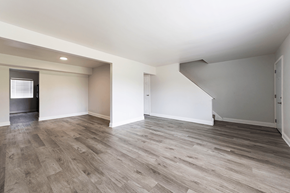 Indianapolis apartment for rent - Spacious living room in a townhome at Northwood on the Trail.