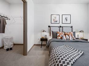 Auburn apartment for rent - Apartment bedroom and walk-in closet